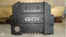 Mitsubishi CARISMA (1996 капак декоративен двигател цена 30 лева Ем Комплект 0884333269