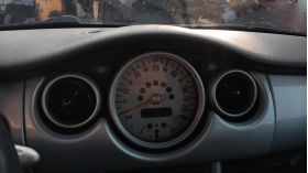 Mini F55 Cooper (2001-) километраж 90 евро лично получаване 9884333269 колата е на части