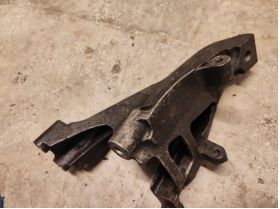 Volkswagen TRANSPORTER V (2003-)  опора лапа тампон 30 евро 0884333269