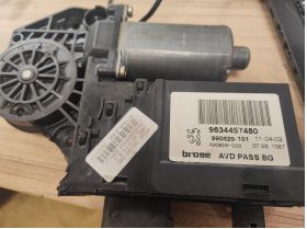 Peugeot 307 (2000-)  моторче предно дясно стъкло 10 евро 0884333269 продажба и ремонт заден мост