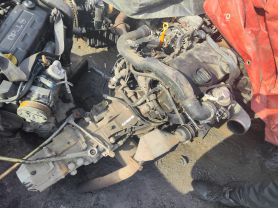 Volkswagen PASSAT (2000-) 1.9 131 кс двигател скоростна кутия  300 евро Ем Комплект 0884333269 AWX-AVF