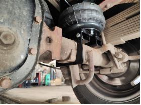 Ивеко Дейли 4 задни гуми с въздушни-възглавници, нова долна планка 1100 лв Ем Комплект 0884333269