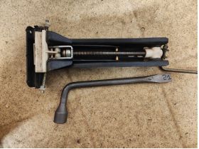 Renault LAGUNA II (2001-)  крик оригинален 20 евро ключ джанти 5 евро 0884333269