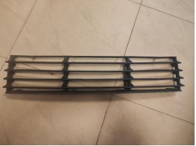 VW PASSAT 00 - решетка в броня средна цена 10 евро- Ем Комплект 0884333269