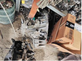 Dacia Duster (HS) 1.2 TCE 16V скоростна кутия 500 евро 0884333269