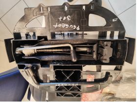 Peugeot 307 (08.2000 - 12.2012) инструменти крик оригинален 30 евро ключ гуми 10 евро 0884333269