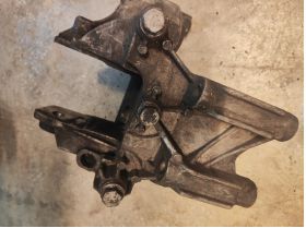 VW TRANSPORTER Mk V Box (7HA, 7HH, 7EA, 7EH) стойка лапа двигател 50 евро 0884333269