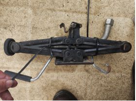 Крик механичен оригинален FIAT Lancia с ключ джанти 15 евро 0884333269