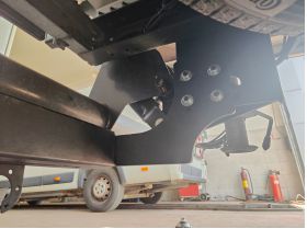 Iveco Daily Нестандартен ТЕГЛИЧ за бусове с надстройка и хидравлична платформа Ем Комплект Павлово 0884333269 Тегличът е нестандартен, кука с американски стандарт. https://www.youtube.com/watch?v=zdJiDYrM1Jo