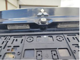 Mitsubishi CARISMA (1996-) брава заден капак 30 евро плафон заден номер 20 евро 0884333269