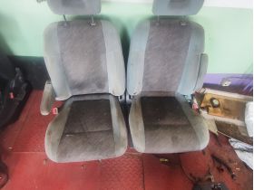 Subaru FORESTER (1997- 2,0 125 кс седалки- 100 евро комплекта жабка табло 20 евро климатик 0884333269