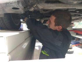 Работни моменти от ежедневието сервиз Ем Комплект Костинброд 0884333263 -ремонт на коли, бусове, камиони