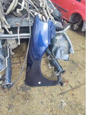 Dacia Sandero II (2012- калник преден десен 30 евро 0884333269 на части