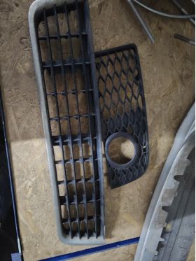 AUDI A4 01 - решетка в броня лява /дясна цена 10 евро  ем Комплект 0884333269 8e0807647- предна решетка 20 евро